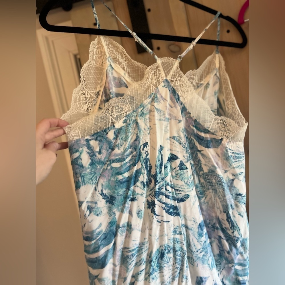 LIKE NEW Hem & Thread Camisole and Short Set - Picture 6 of 11